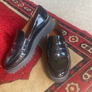 Black patent leather lofers